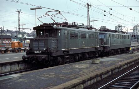 28.11.1980 Stuttgart Hbf 